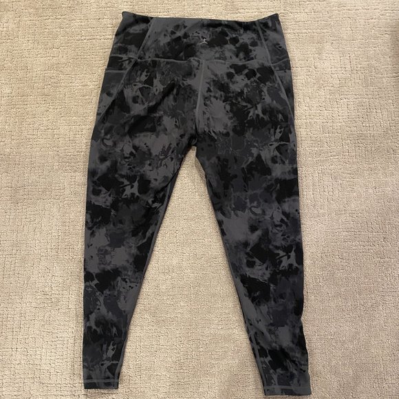 3 Pairs of Danskin Leggings - Picture 3 of 16